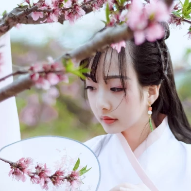 粉紅少女帶團扇女生頭像，唯美古風(fēng)真人頭像
