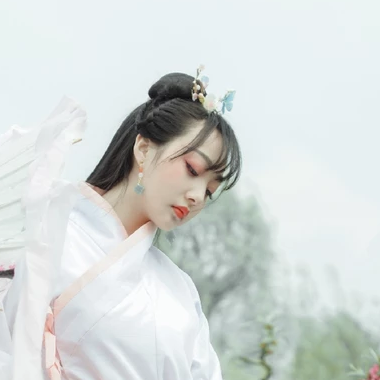 粉紅少女帶團扇女生頭像，唯美古風(fēng)真人頭像