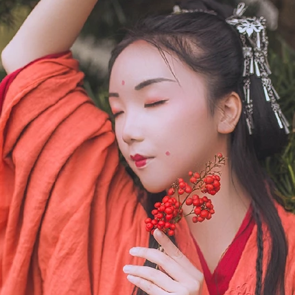 紅豆相思紅衣女生頭像，唯美古風(fēng)真人頭像