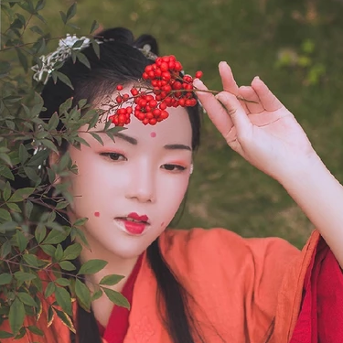 紅豆相思紅衣女生頭像，唯美古風(fēng)真人頭像