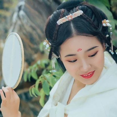 超萌可愛帶團(tuán)扇女生頭像，唯美古風(fēng)真人頭像