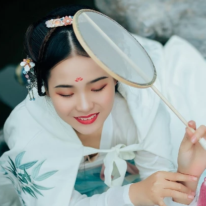 超萌可愛帶團(tuán)扇女生頭像，唯美古風(fēng)真人頭像