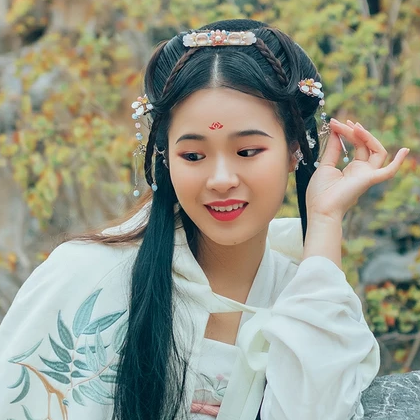 超萌可愛帶團(tuán)扇女生頭像，唯美古風(fēng)真人頭像