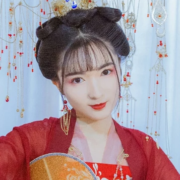 紅紗裙帶團(tuán)扇女生頭像，唯美古風(fēng)真人頭像