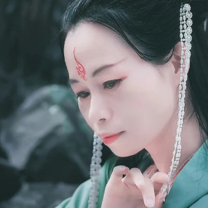 蓮花花開女生頭像，唯美古風(fēng)真人頭像