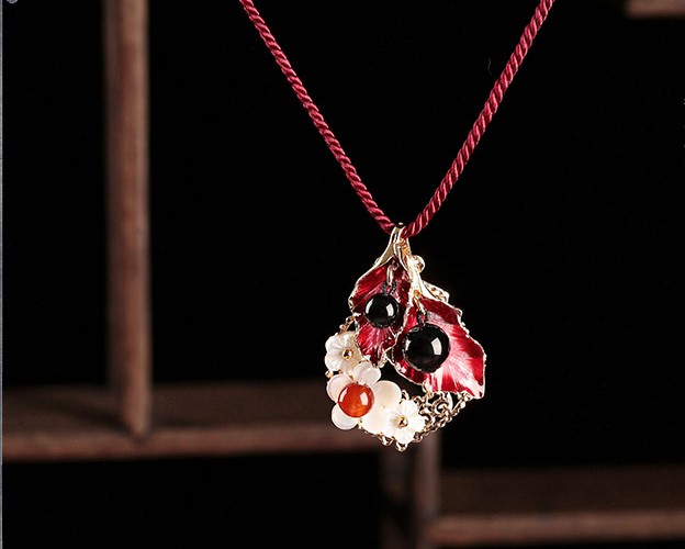 簡約貝殼花朵吊墜首飾，妖艷古風紅色項鏈