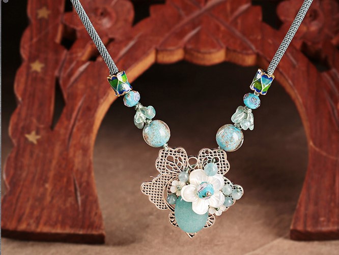 小清新文藝短款項(xiàng)鏈，藍(lán)色琉璃鎖骨鏈?zhǔn)罪? src="/shige/d/file/bigpic/190404/04/13-1P41G05008-51.jpg" / data-Qv7v="daXMKY"><br / data-DvmZ="PLlxpR">
	<img alt=