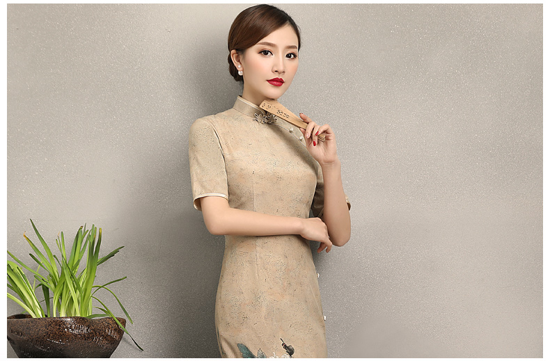 復(fù)古韻味旗袍，牡丹蝶香旗袍裙