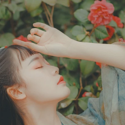 山茶花開(kāi)女生頭像，唯美古風(fēng)真人頭像