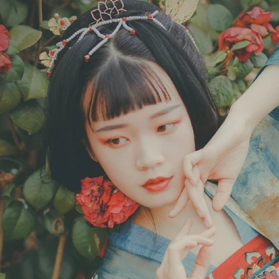 山茶花開(kāi)女生頭像，唯美古風(fēng)真人頭像