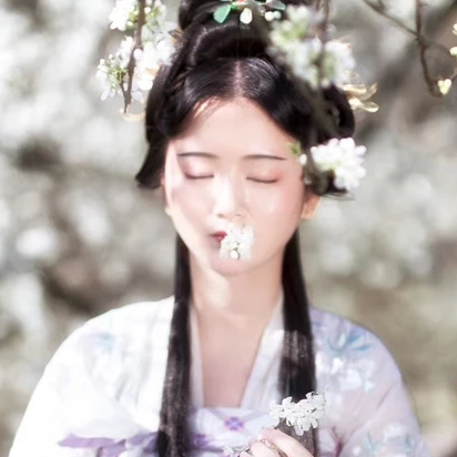 玉山清帶傘女生頭像，唯美古風真人頭像