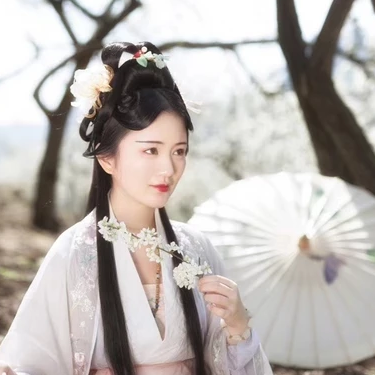 玉山清帶傘女生頭像，唯美古風真人頭像