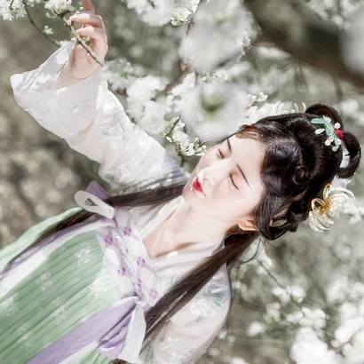 玉山清帶傘女生頭像，唯美古風真人頭像