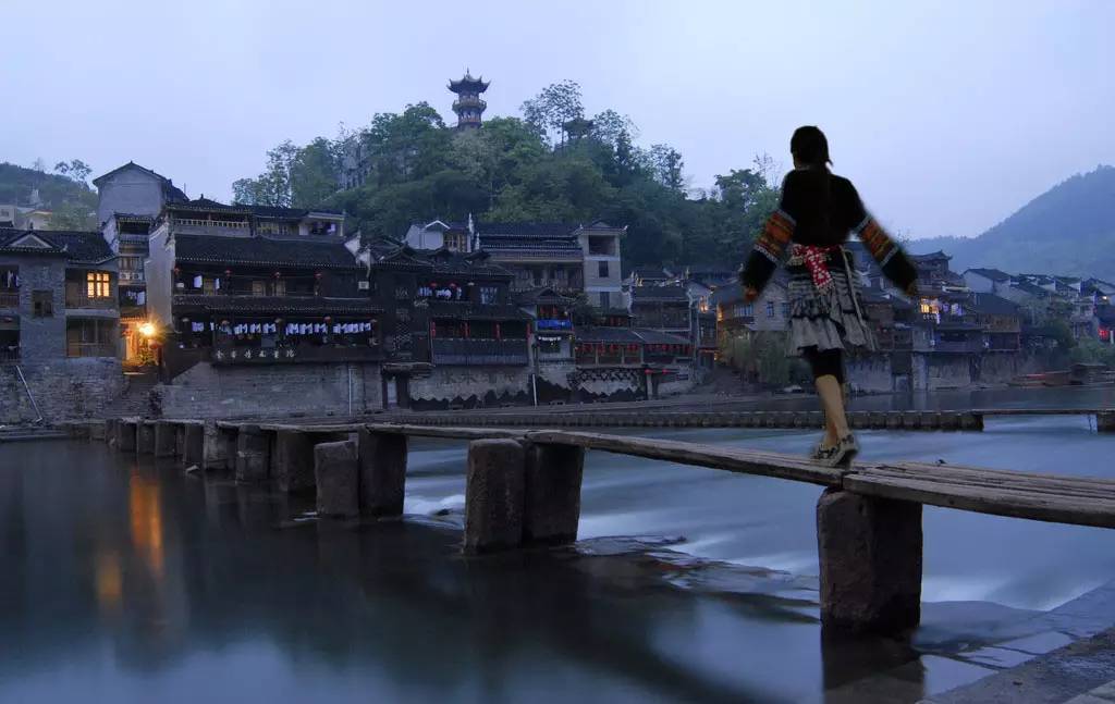 中國(guó)最適合私奔的10個(gè)古鎮(zhèn)：春暖花開(kāi)旅途美麗！