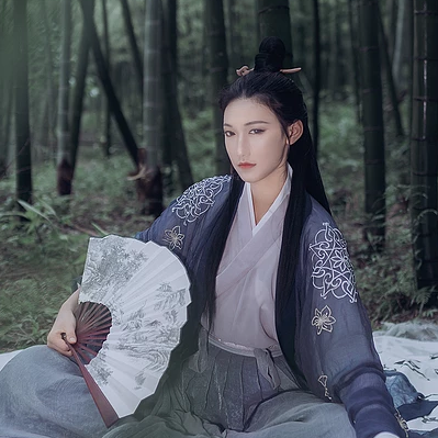 禪意喝酒女生頭像，唯美古風真人頭像