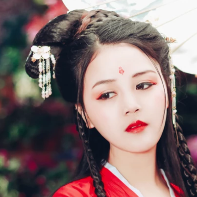 艷麗紅衣女生頭像，唯美古風(fēng)真人頭像