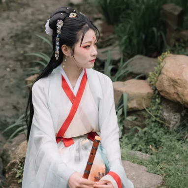 文藝春風(fēng)女生頭像，唯美古風(fēng)真人頭像