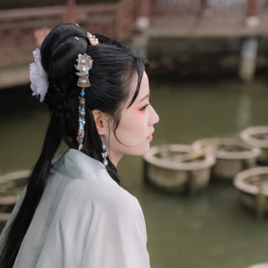 文藝春風(fēng)女生頭像，唯美古風(fēng)真人頭像