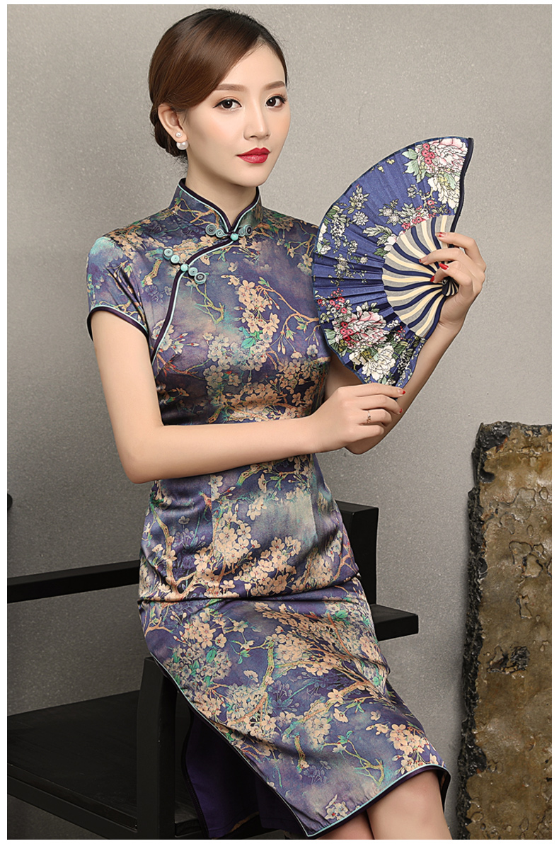 蒼翠復(fù)古修身旗袍，典雅印花旗袍裙