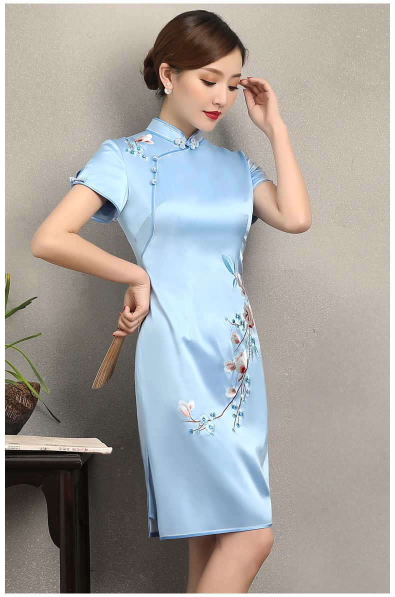 淡藍(lán)清新繡花旗袍，散香時(shí)尚旗袍裙