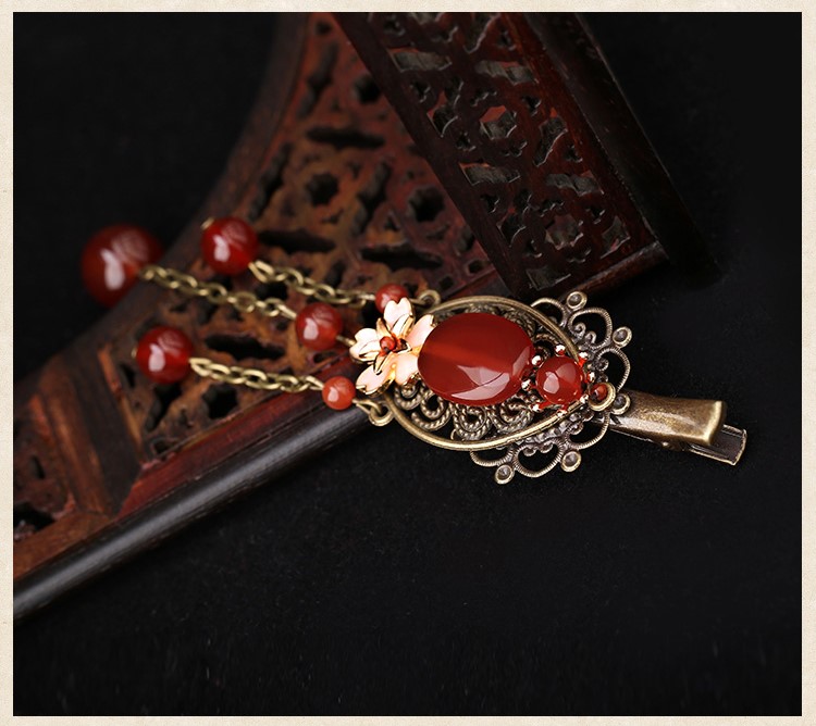 古典美人的發(fā)夾，溫婉氣質(zhì)紅色頭飾