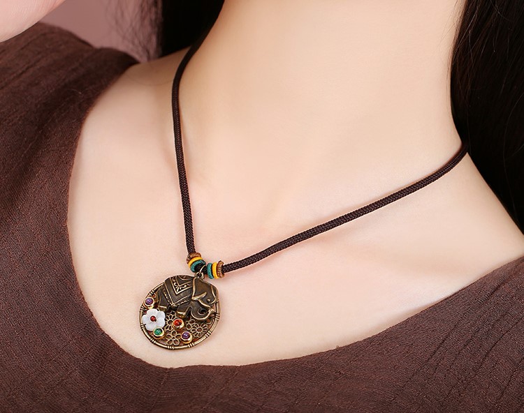 泰國象鎖骨鏈，復(fù)古森女項(xiàng)鏈?zhǔn)罪? src="/shige/d/file/bigpic/190404/04/13-1P50Q12311.jpg" / data-WujZ="pXJqwH"><br / data-IcZQ="UiDYWX">
	<img alt=