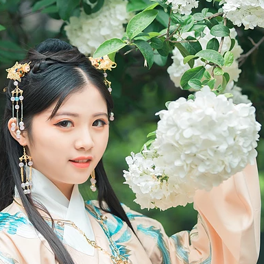 繡球花帶團(tuán)扇女生頭像，唯美古風(fēng)真人頭像