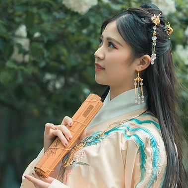 繡球花帶團(tuán)扇女生頭像，唯美古風(fēng)真人頭像