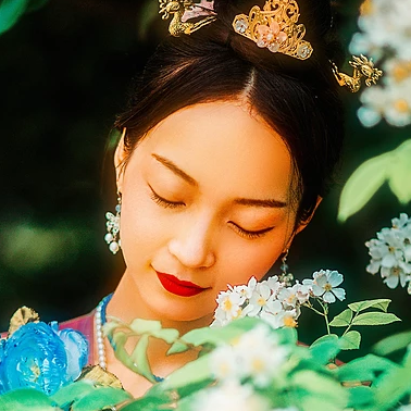 多彩花團扇女生頭像，唯美古風真人頭像