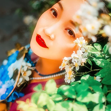 多彩花團扇女生頭像，唯美古風真人頭像