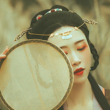 古典少女帶團(tuán)扇女生頭像，唯美古風(fēng)真頭像