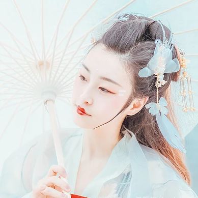 羽仙帶傘女生頭像，唯美古風(fēng)真人頭像