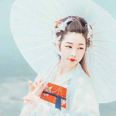 羽仙帶傘女生頭像，唯美古風(fēng)真人頭像