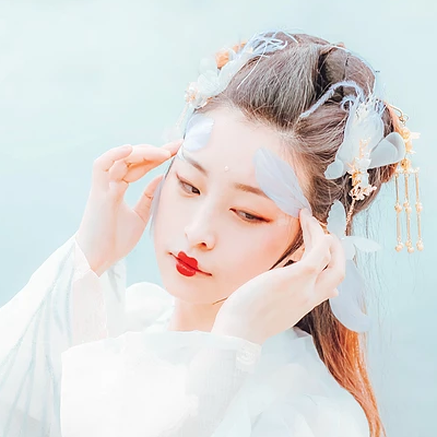 羽仙帶傘女生頭像，唯美古風(fēng)真人頭像