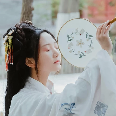 甜美可愛帶傘團(tuán)扇女生頭像，唯美古風(fēng)真人頭像