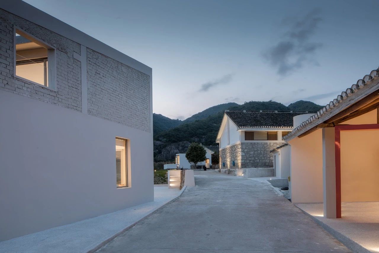 九熹·大樂之野，流水的大樂之野鐵打的小白墻