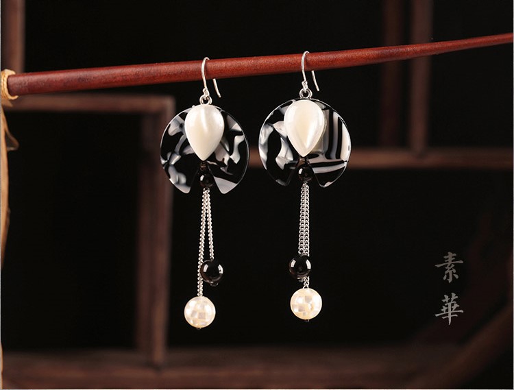 素華古風氣質(zhì)耳環(huán)：黑白撞色冷淡風首飾