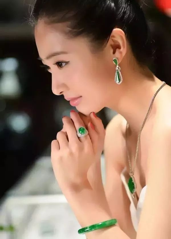 手串怎么戴？左戴玉右戴銀養(yǎng)生更養(yǎng)人！