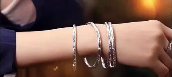 手串怎么戴？左戴玉右戴銀養(yǎng)生更養(yǎng)人！