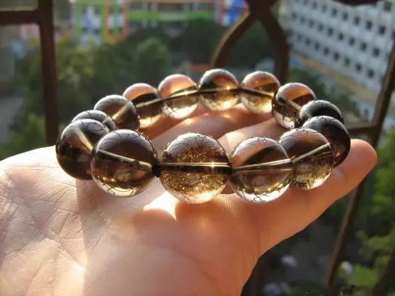 手串怎么戴？左戴玉右戴銀養(yǎng)生更養(yǎng)人！