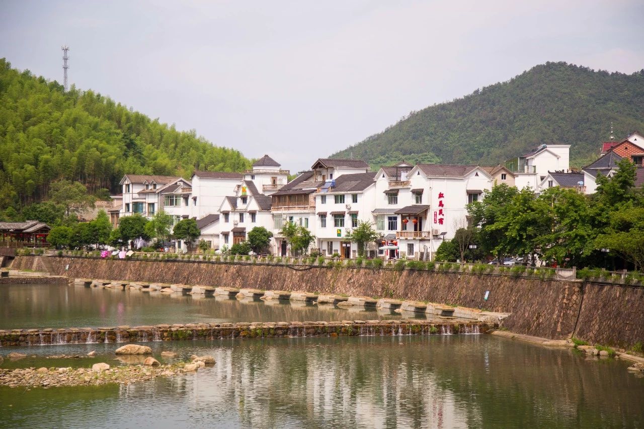 點(diǎn)叁民宿，千島湖坐船賞景豈不詩意？