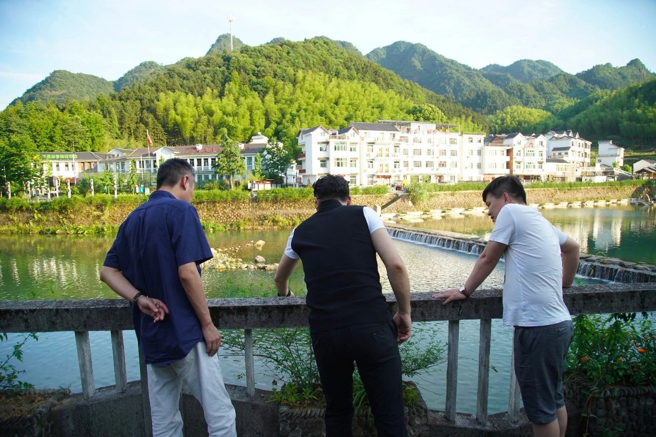 點(diǎn)叁民宿，千島湖坐船賞景豈不詩意？