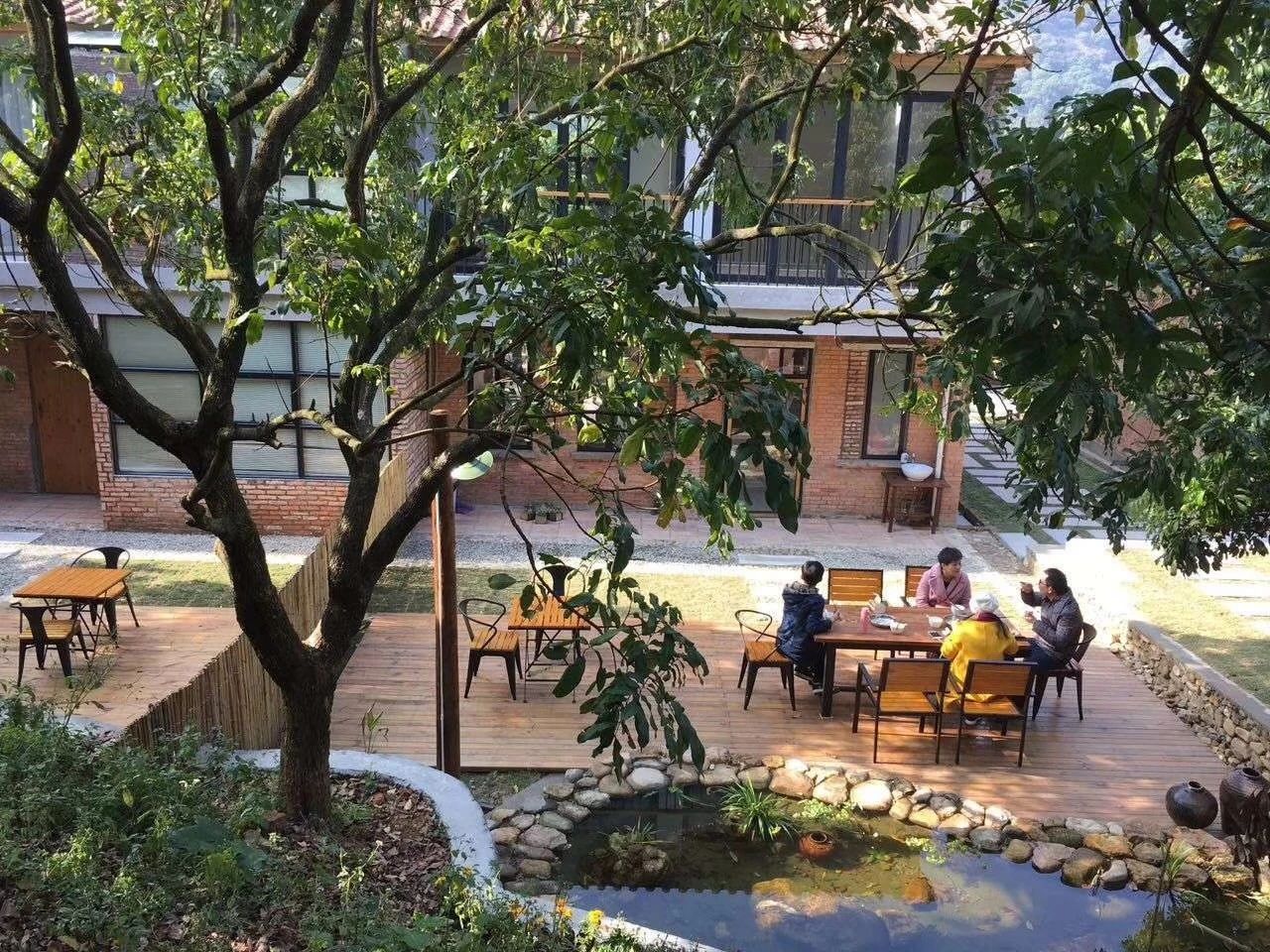 廣州·菁木山舍，有個木屋開滿鮮花看花開花落