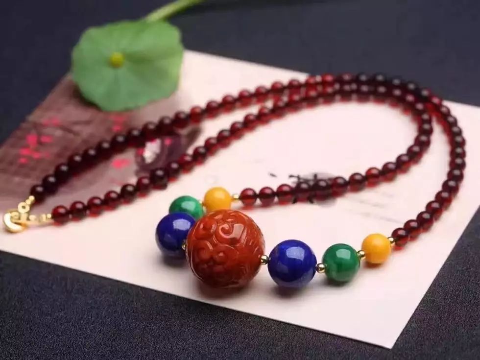 迷戀的紅，南紅手串之美！