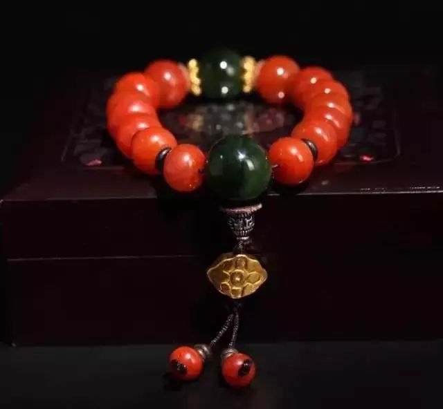 迷戀的紅，南紅手串之美！