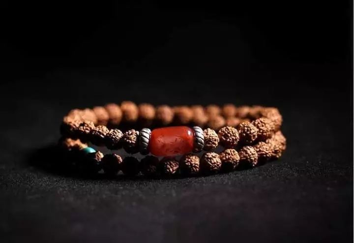 迷戀的紅，南紅手串之美！