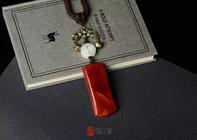 迷戀的紅，南紅手串之美！