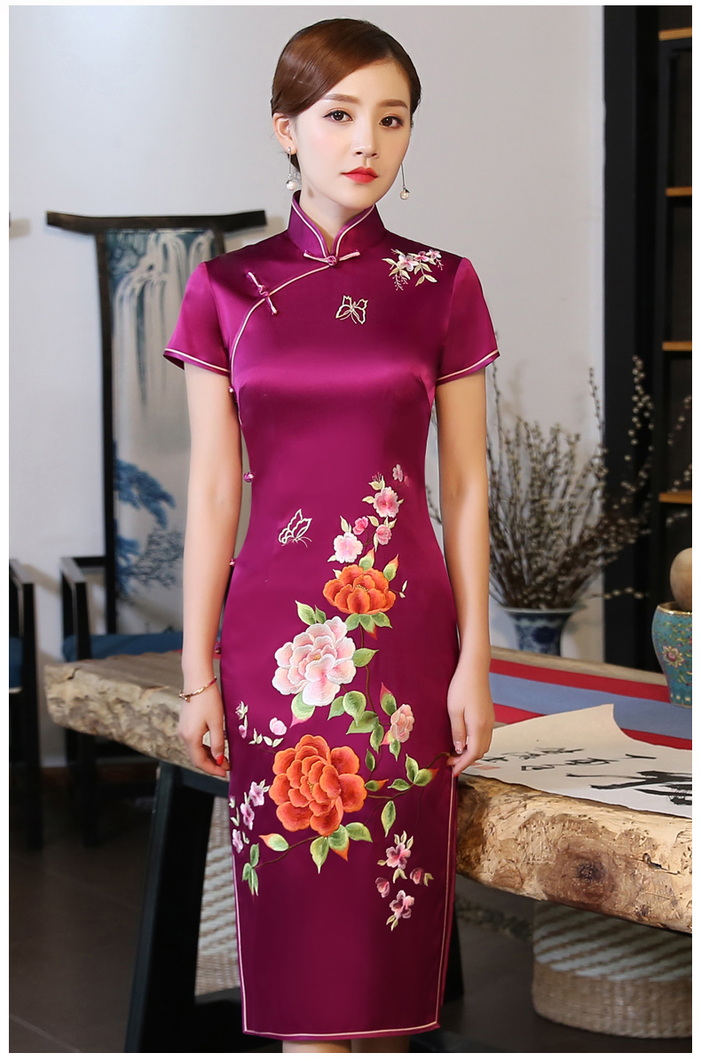 艷而不俗的牡丹繡花旗袍，嫵媚風(fēng)情十足!