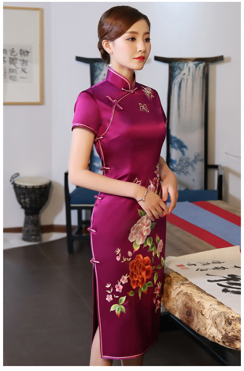 艷而不俗的牡丹繡花旗袍，嫵媚風(fēng)情十足!