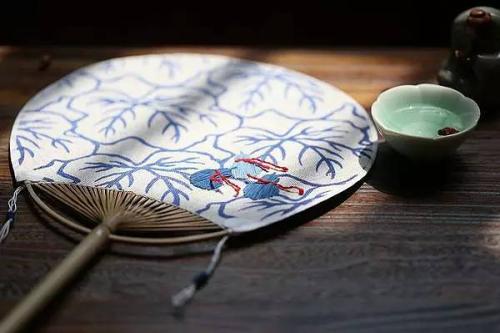 一把扇子風(fēng)情萬種：搖出最美的福連文苑！